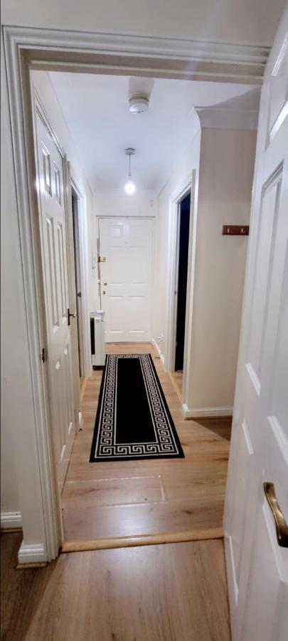 2 Bedroom Apartment - Greater London 达格纳姆 外观 照片