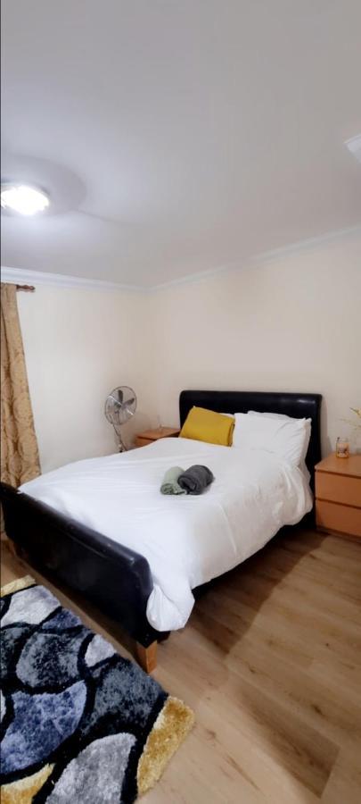 2 Bedroom Apartment - Greater London 达格纳姆 外观 照片
