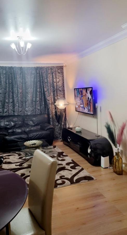 2 Bedroom Apartment - Greater London 达格纳姆 外观 照片
