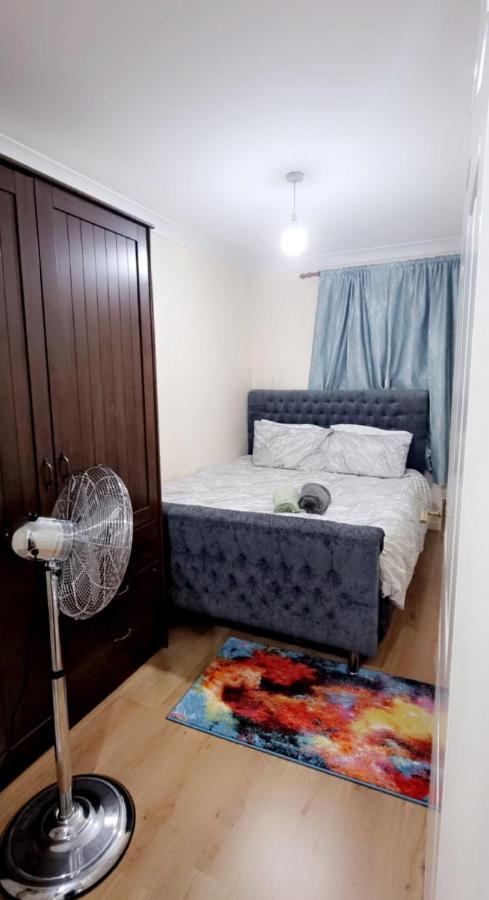 2 Bedroom Apartment - Greater London 达格纳姆 外观 照片