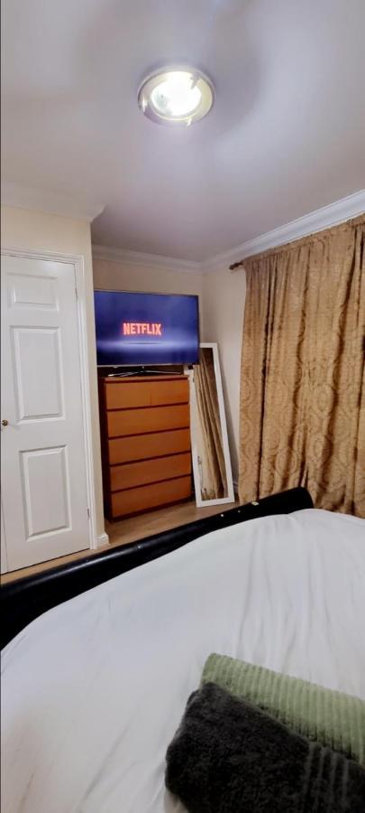 2 Bedroom Apartment - Greater London 达格纳姆 外观 照片