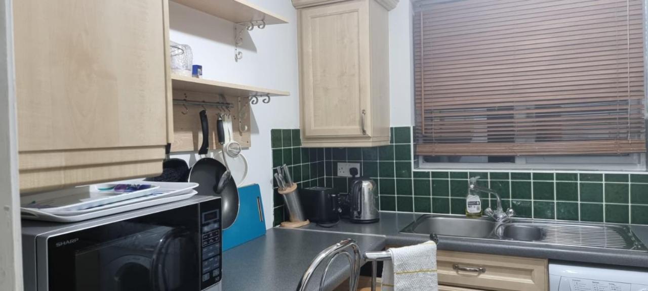 2 Bedroom Apartment - Greater London 达格纳姆 外观 照片