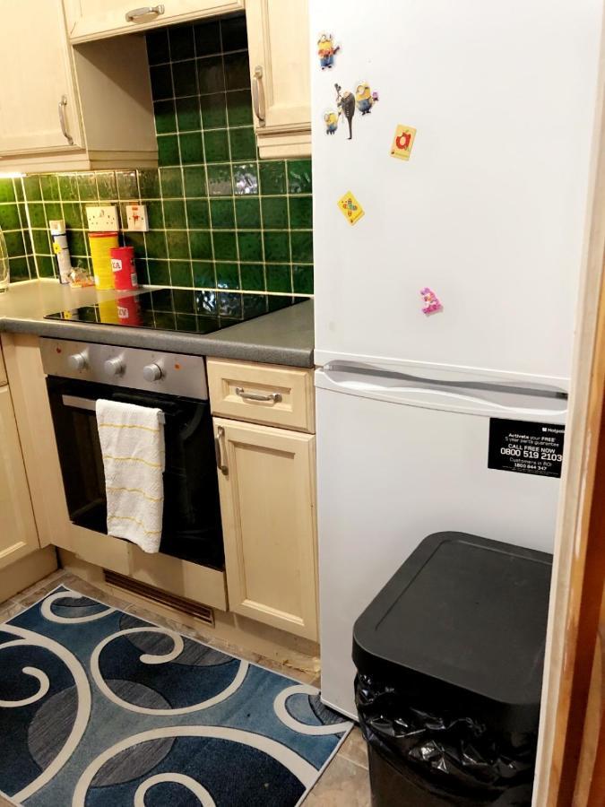2 Bedroom Apartment - Greater London 达格纳姆 外观 照片