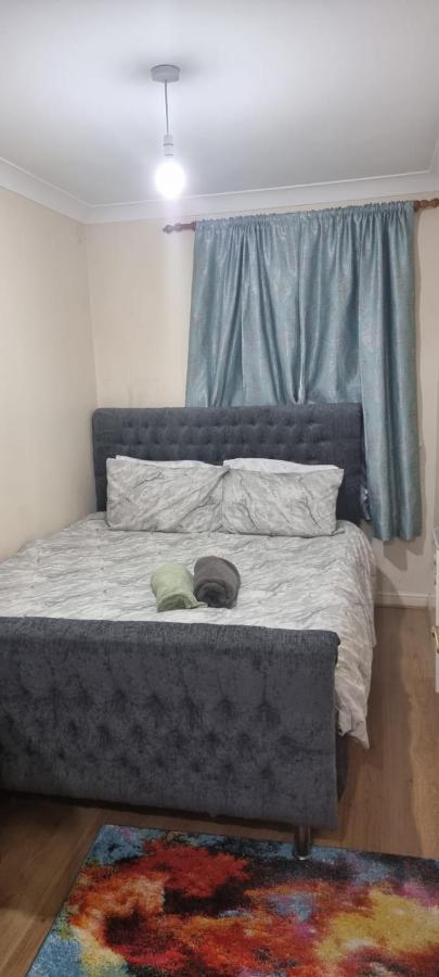 2 Bedroom Apartment - Greater London 达格纳姆 外观 照片